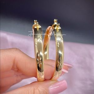 18k Gold Filled Diamond Cut Design Hoop Earrings 1.75” ✨